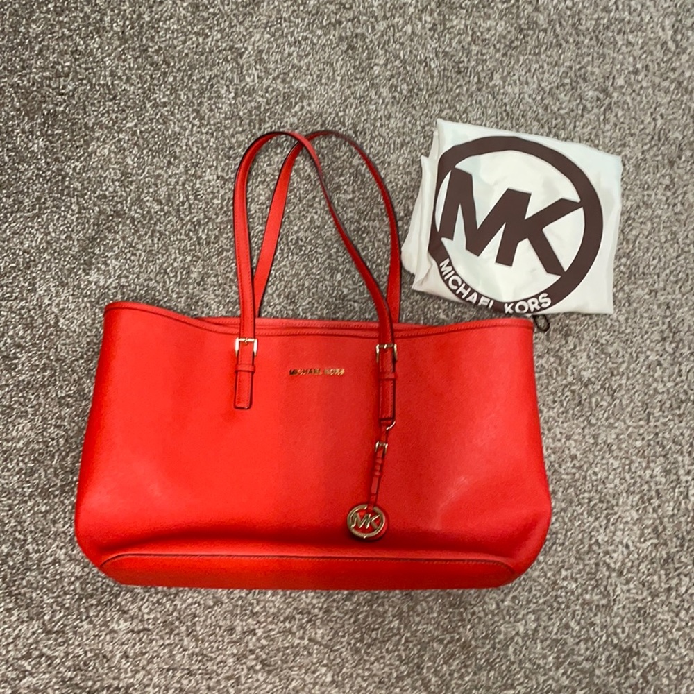 Michael Kors Large Jetsetter in Red
